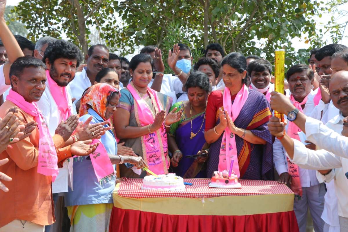 CM KCR birthday | తెలంగాణ ప్రజల కల‌ల‌ను సాకారం చేసిన నేత కేసీఆర్ : రాష్ట్ర విద్యాశాఖ మంత్రి సబితా ఇంద్రారెడ్డి.