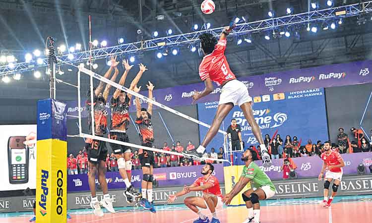 హైదరాబాద్‌ బోల్తా