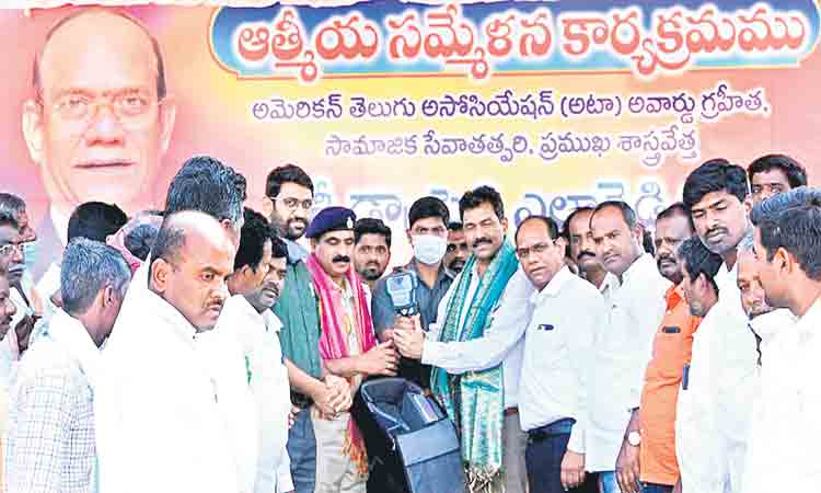 స్ఫూర్తి, పట్టుదలతో ఏదైనా సాధ్యమే: కలెక్టర్‌