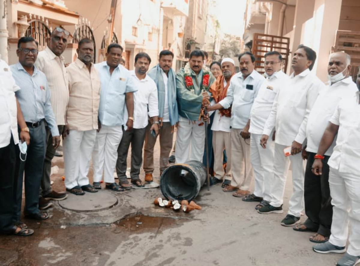 Drainage pipeline works | డ్రైనేజీ పైపులైన్‌ నిర్మాణ పనులను ప్రారంభించిన ఎమ్మెల్యే