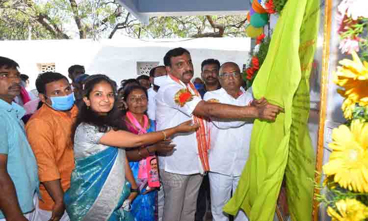 ఎలిగేడును ఆదర్శంగా తీర్చిదిద్దుతా