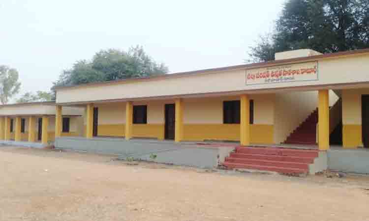 ప్రైవేట్‌ పాఠశాలలకు స్వస్తి పలికిన గ్రామస్తులు