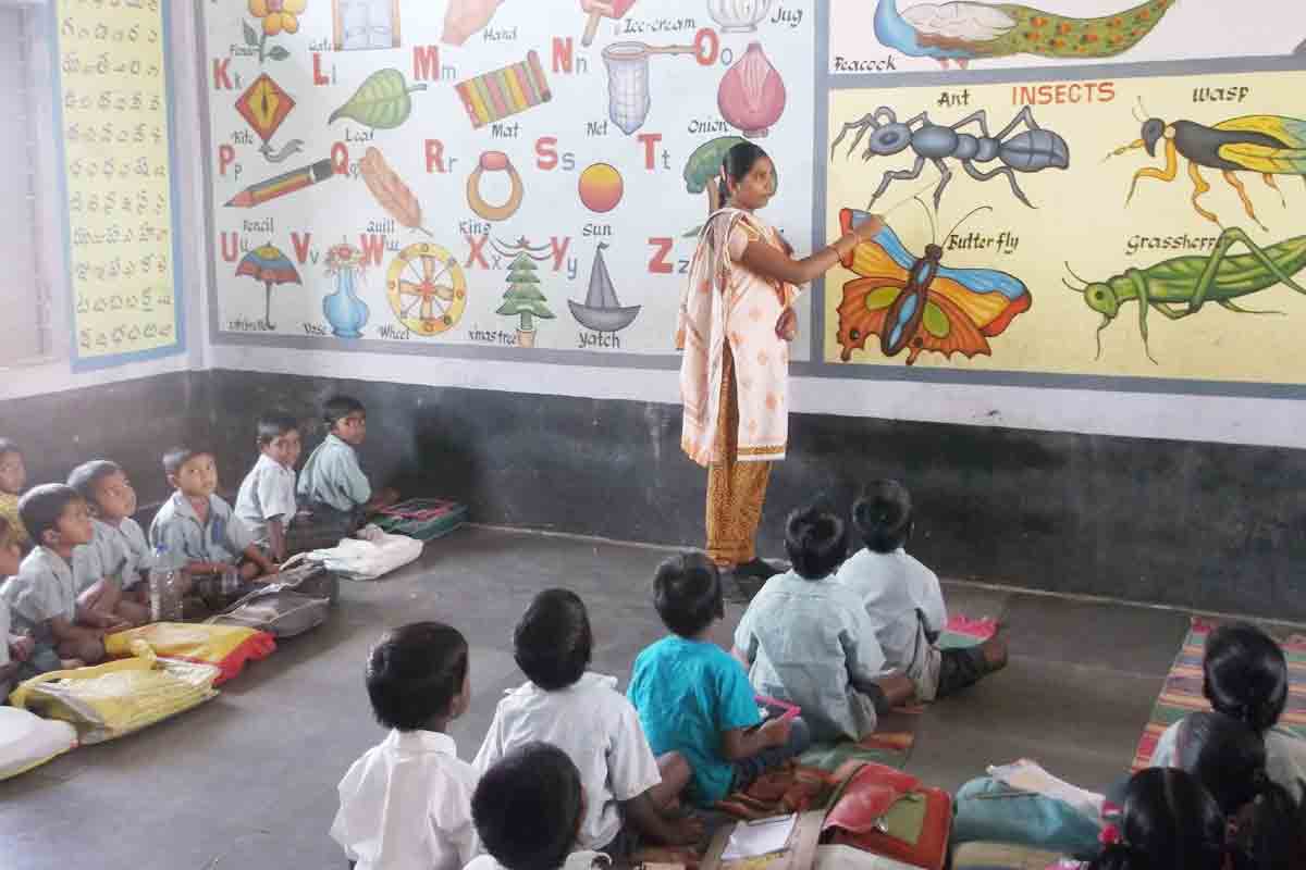 ఆంగ్ల  బోధనతో అంతా సర్కారు బడికే..