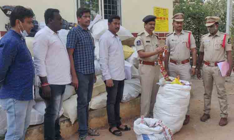 గుట్కా విక్రేతల అరెస్ట్‌