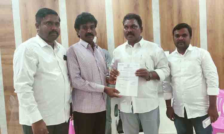 క్రీడలతో స్నేహభావం పెంపొందుతుంది