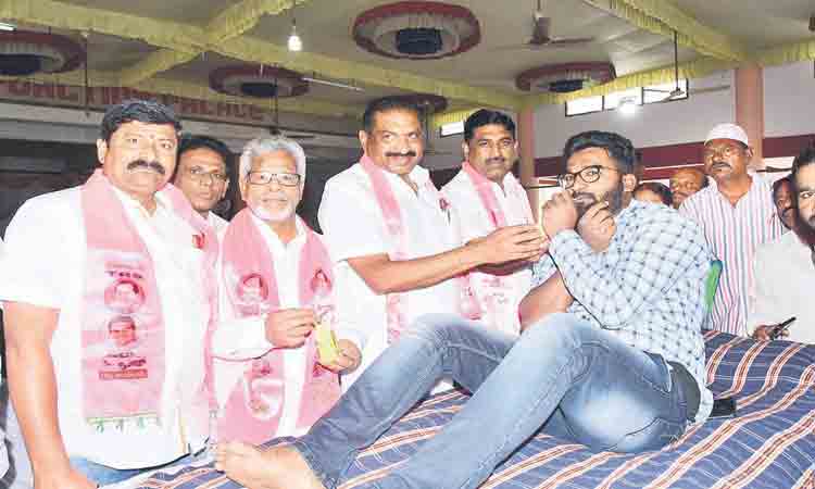 జననేత జన్మదినం అభిమానుల రక్తదానం