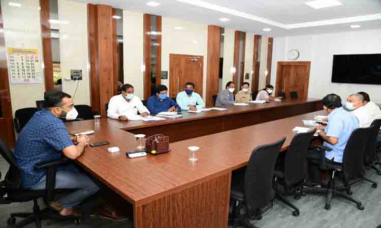 దళితబంధు యూనిట్లను గ్రౌండింగ్‌ చేయాలి