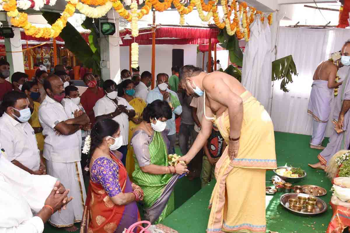 భక్తిశ్రద్ధలతో అధ్యయనోత్సవం