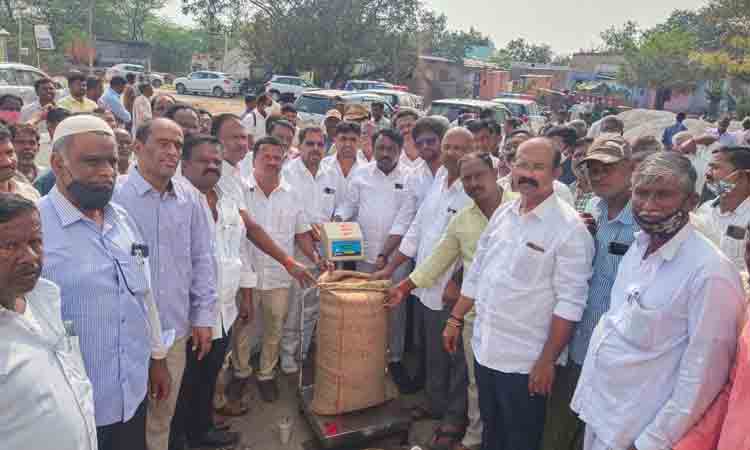 దళారులను నమ్మిమోసపోవొద్దు