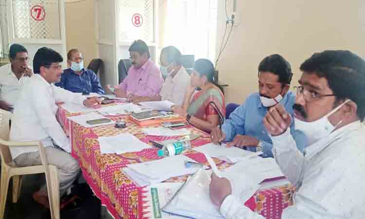 మార్కెట్ల ఆదాయం పెంచుకోవాలి