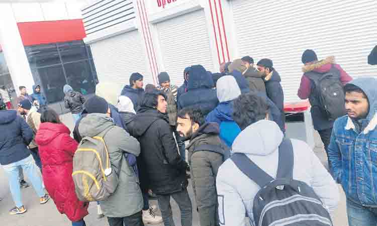 బిక్కుబిక్కుమంటూ