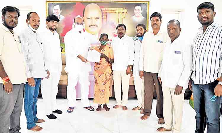 రైతుల సంక్షేమానికి ప్రభుత్వం పెద్దపీట