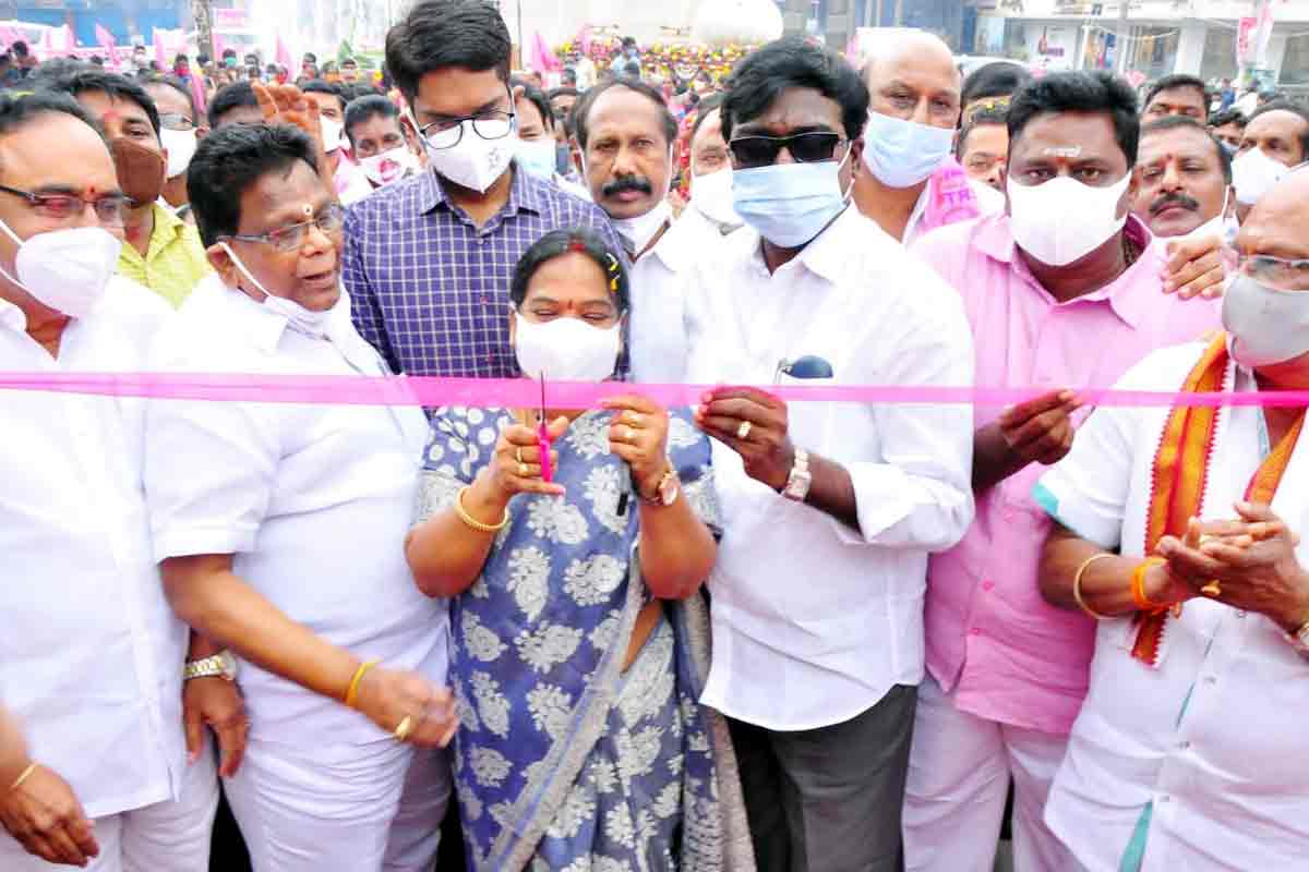 ప్రతి వీధిలో సీసీ రోడ్డు నిర్మిస్తాం