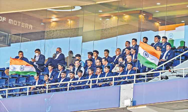 యంగ్‌ హీరోలకు ఘన సన్మానం