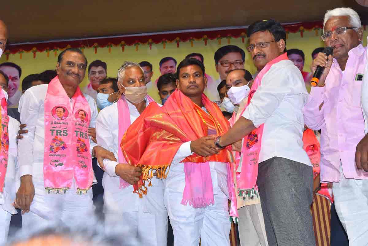 భద్రాద్రి జిల్లాలో గులాబీ జెండా ఎగరాలి