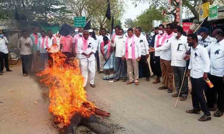 మోదీ వ్యాఖ్యలపై నిరసన వెల్లువ