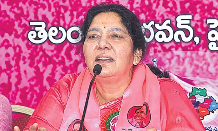 కేంద్రం ఎస్టీ రిజర్వేషన్లు పెంచదేం?