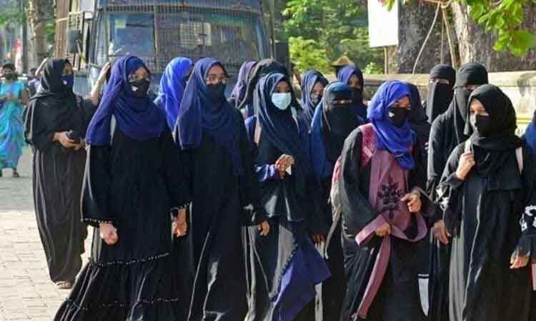 విజయవాడలోనూ హిజాబ్‌ వివాదం..విద్యార్థినుల ఆందోళన