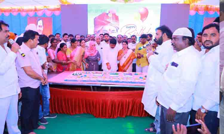 తెలంగాణ తెచ్చింది.. అభివృద్ధి చేసేది కేసీఆరే..