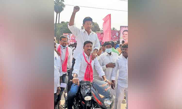 ‘గేట్‌ వే’ పార్కుకు తరలివచ్చిన జనం