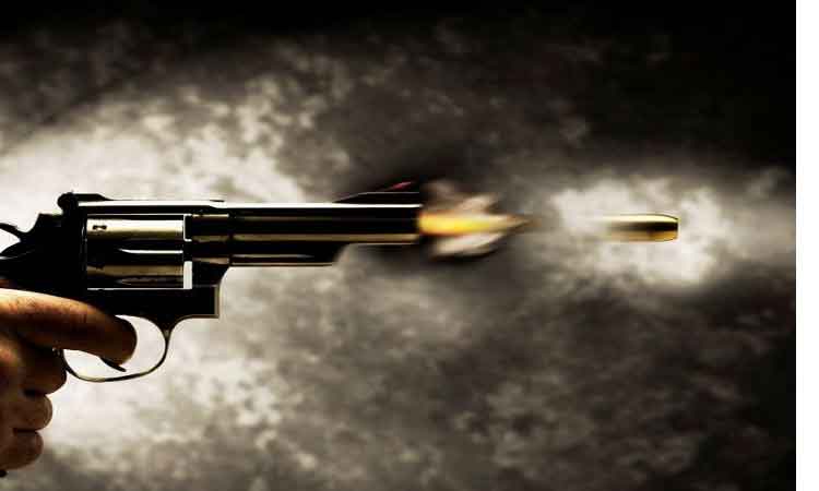 తూర్పు గోదావరి జిల్లాలో లారీపై దుండగుల కాల్పులు..