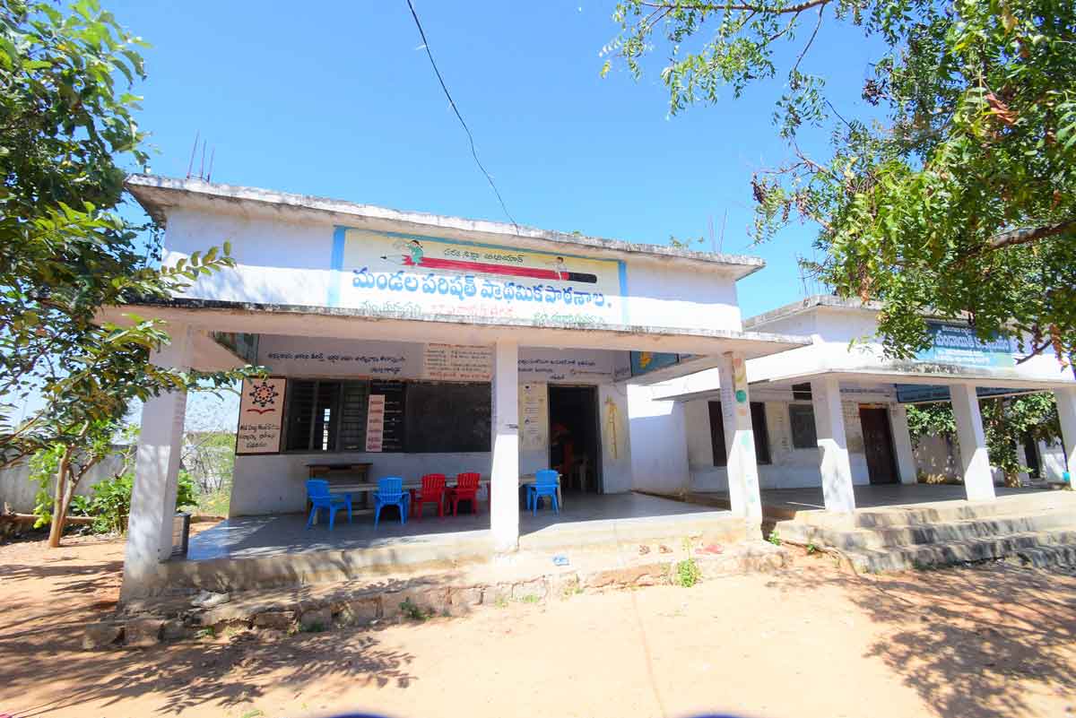 పాఠశాలలకు ఓజో ఫౌండేషన్‌ చేయూత