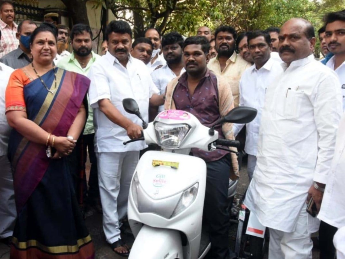 Gift a Smile | దివ్యాంగుడికి హోండా యాక్టివా అందజేత