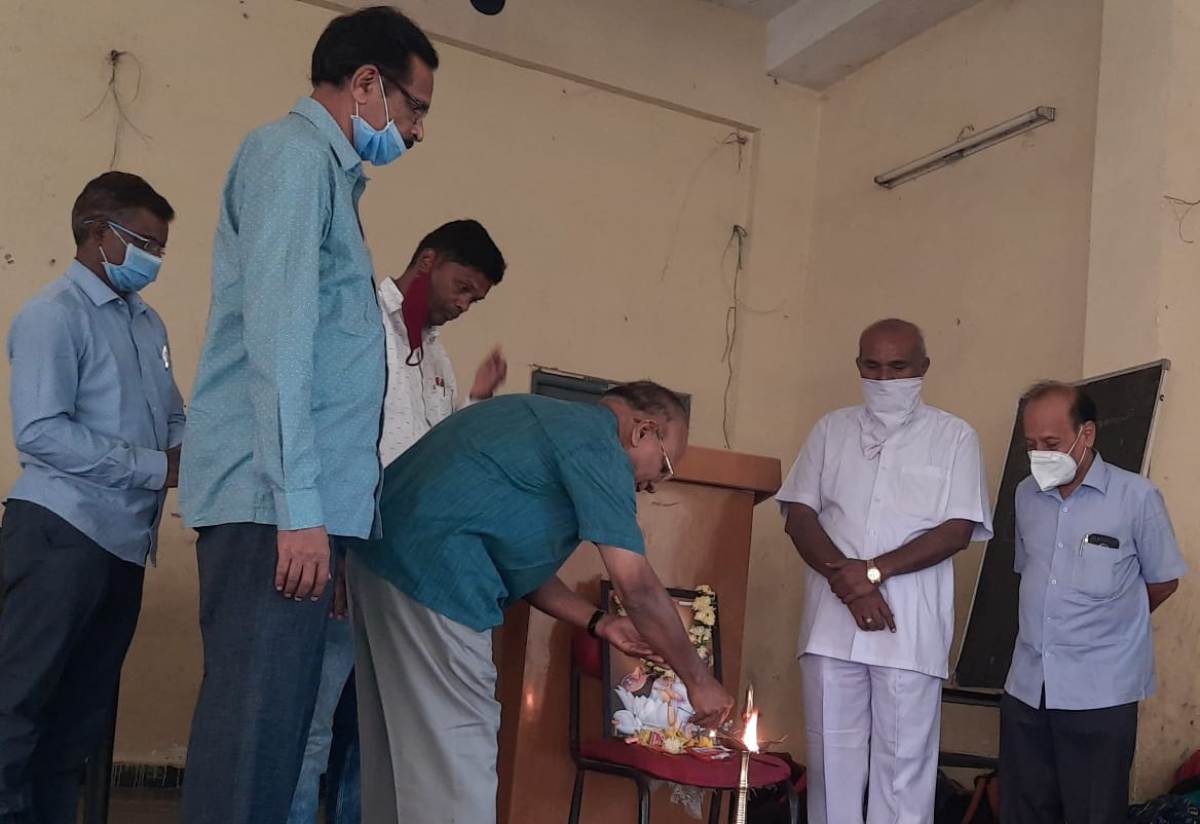 Mother tongues | కనుమరుగవుతున్న మాతృభాషలను కాపాడుకోవాలి