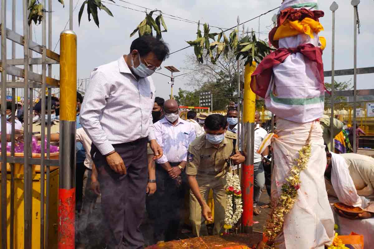 మహా జాతరకు 4 వేల బస్సులు..విధుల్లో 12,500 మంది సిబ్బంది