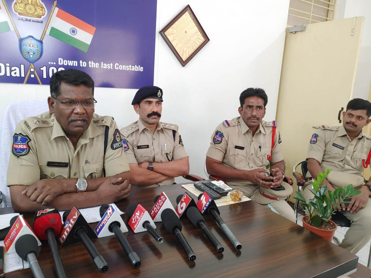 Forged certificates | నకిలీ సర్టిఫికెట్ల కేసును సిట్‌కు అప్పగిస్తున్నాం : అడిషనల్‌ డీసీపీ మురళీధర్‌