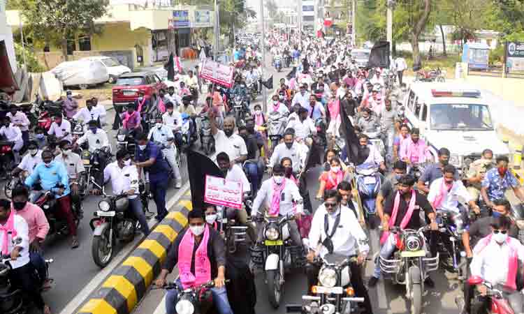 మోదీ వ్యాఖ్యలపై గర్జించిన గులాబీ సేన