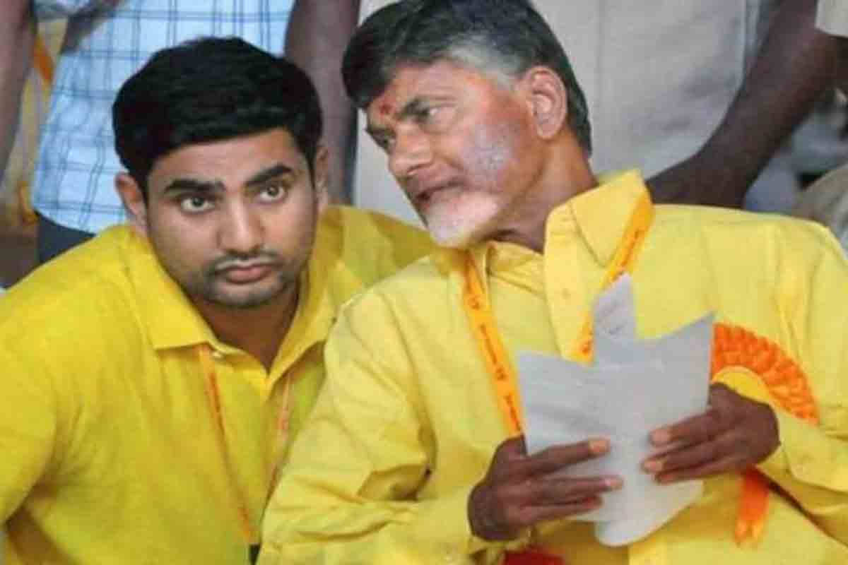 ఉద్యోగులను ఉగ్రవాదుల్లా అరెస్టులు చేస్తారా : చంద్రబాబు