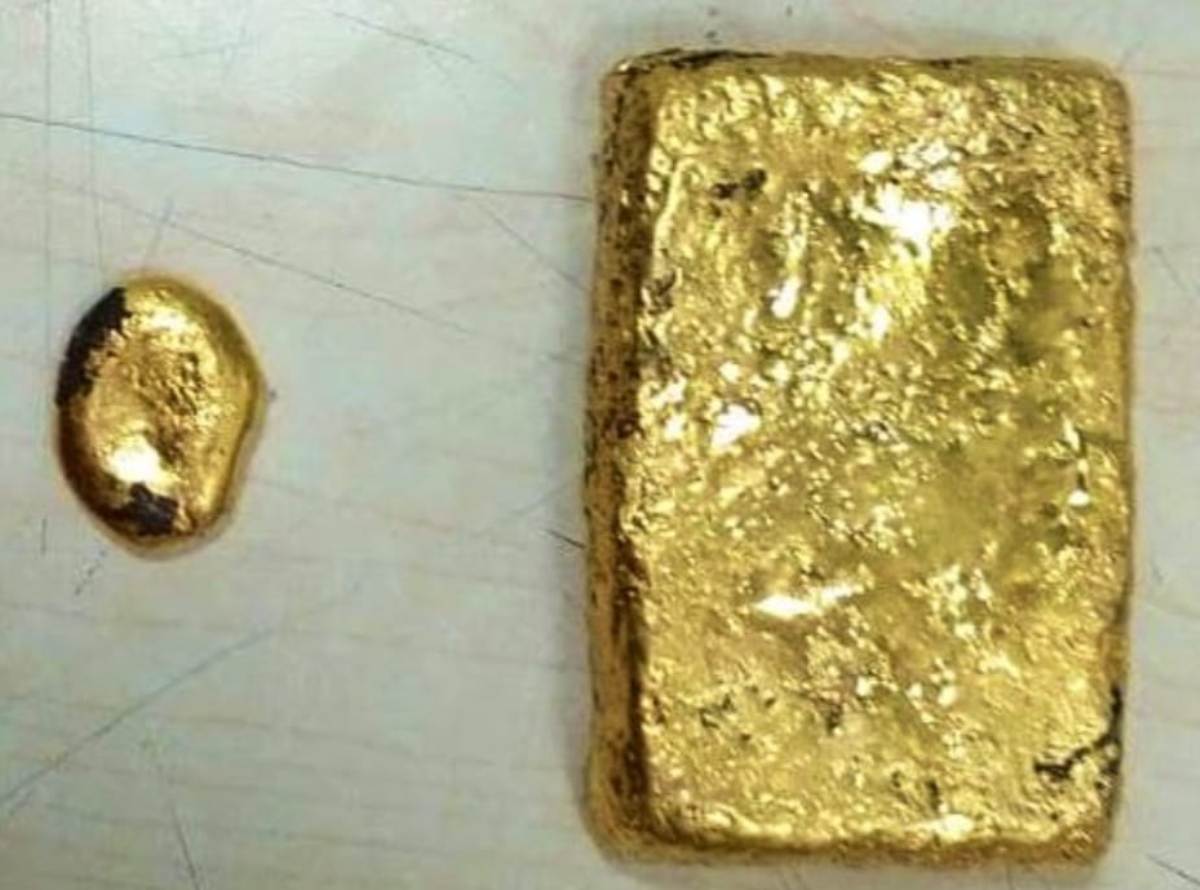 Gold smuggling | ప్రయాణికుడి నుంచి బంగారం స్వాధీనం