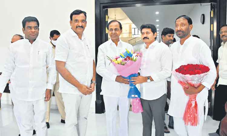 నలుగురు ఎమ్మెల్సీల ప్రమాణ స్వీకారం