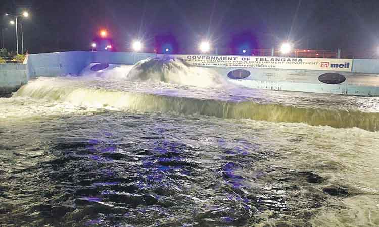 గాయత్రి పంప్‌హౌస్‌లో ఎత్తిపోతలు