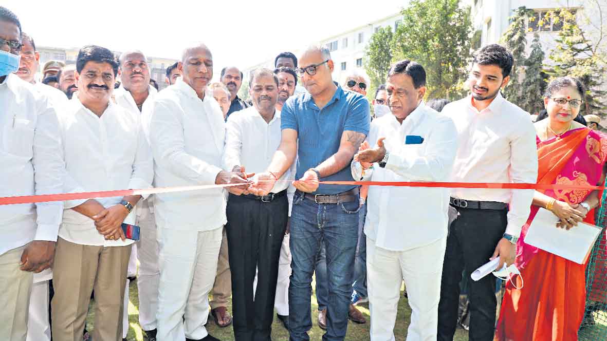 హైదరాబాద్‌లో ధోనీ క్రికెట్‌ అకాడమీ