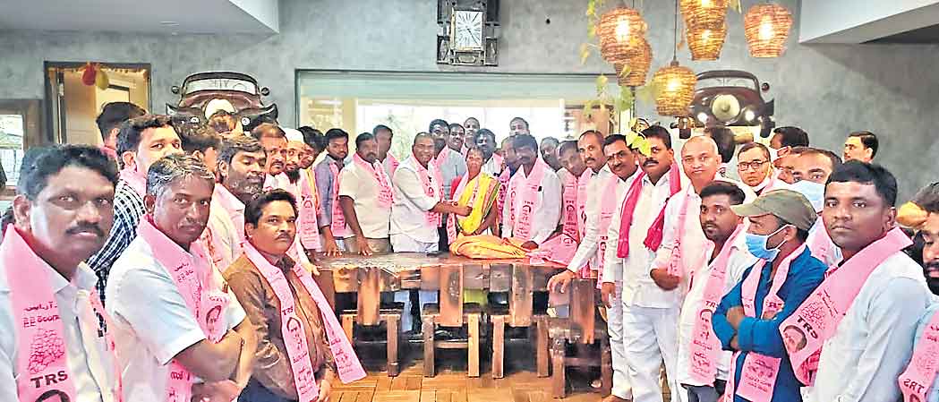 టీఆర్‌ఎస్‌లోకి వలసల జోరు