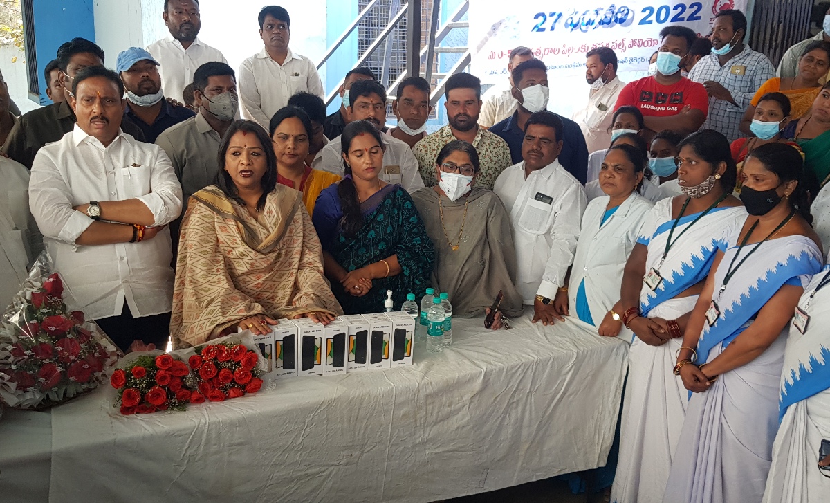 Asha workers : కరోనా సమయంలో ఆశావర్కర్ల సేవలు వెలకట్టలేనివి : మేయర్‌ గద్వాల్‌ విజయలక్ష్మి