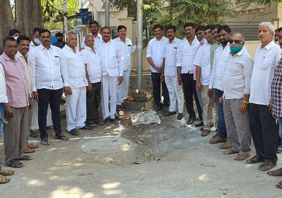 Colony  roads | ప్రతీ కాలనీలోనూ సౌకర్యవంతమైన రహదారులు : విప్‌ గాంధీ