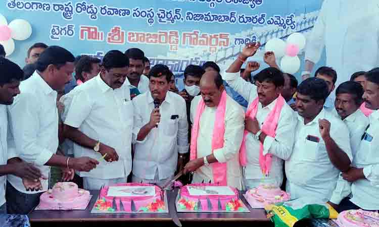 ఘనంగా బాజిరెడ్డి జన్మదిన వేడుకలు