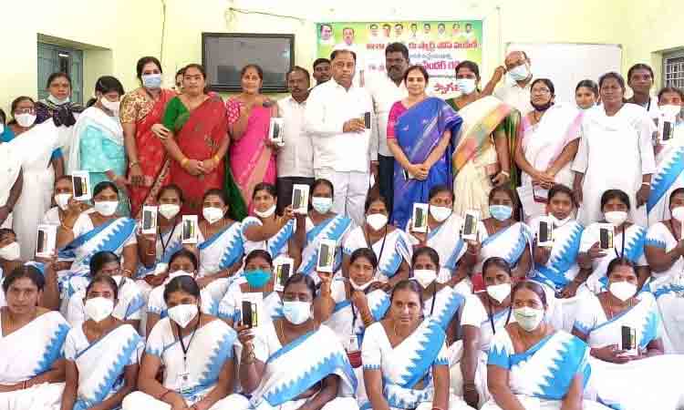 ఎమ్మెల్యే కందాళ విస్తృత పర్యటన