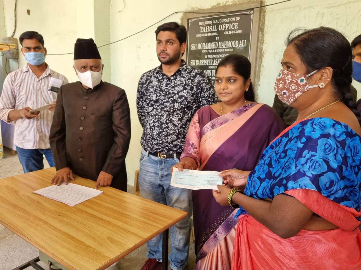 Kalyana Lakshmi | కల్యాణ లక్ష్మి చెక్కులను పంపిణీ చేసిన ఎమ్మెల్యే