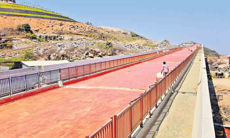 యాదాద్రి ఎగ్జిట్‌ ఫ్లైఓవర్‌కు వాటర్‌ ప్రూఫింగ్‌