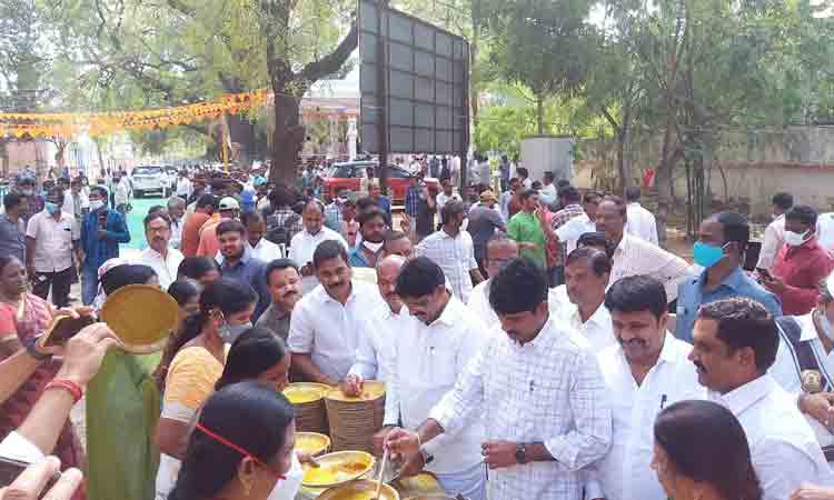 అట్టహాసంగా..సీఎం కేసీఆర్‌ జన్మదిన వేడుకలు