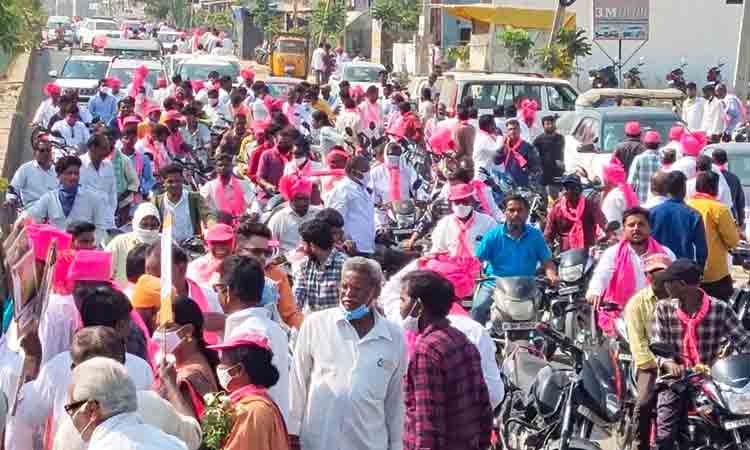 టీఆర్‌ఎస్‌ జిల్లా అధ్యక్షుడికి ఘన స్వాగతం