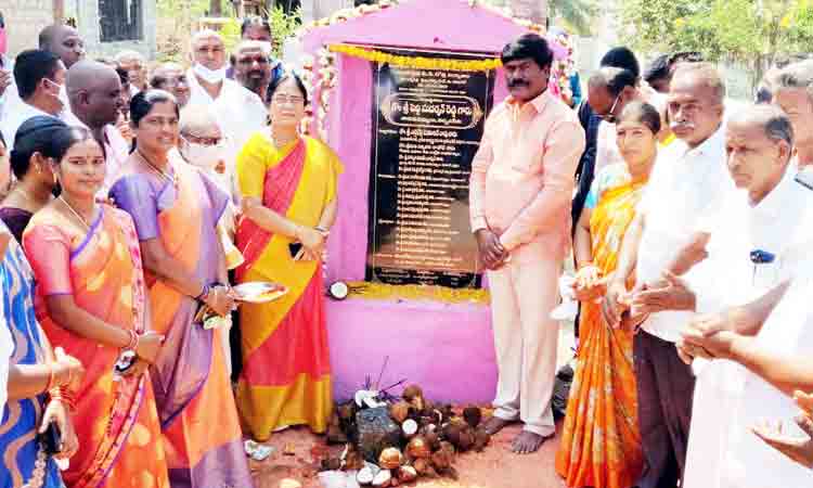 గ్రామాల్లో సౌకర్యాల కల్పనకు కృషి