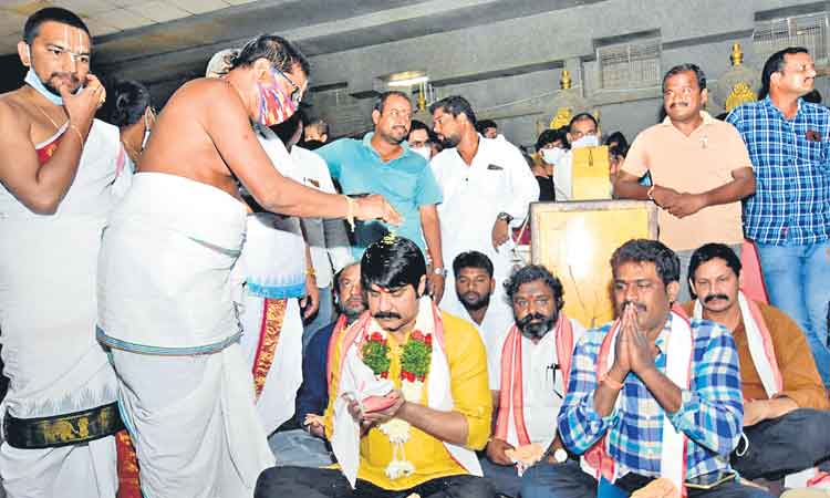 స్వర్గాన్ని తలపిస్తున్న యాదాద్రి