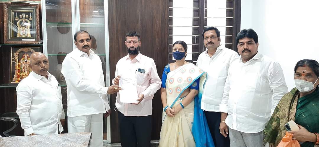 Cm relief fund | సీఎంఆర్ఎఫ్ చెక్కు అంద‌జేసిన ఎమ్మెల్యే