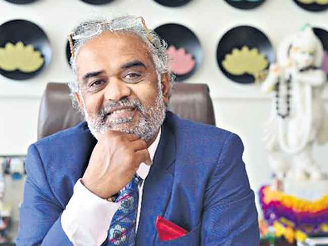 50 కోట్ల హెలికాప్టర్‌ దానం చేసిన ఢోలకియా