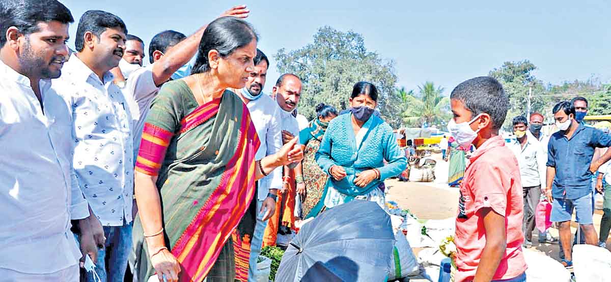 బడికెళ్లు చిన్నా.. భవిష్యత్తు బాగుంటది!